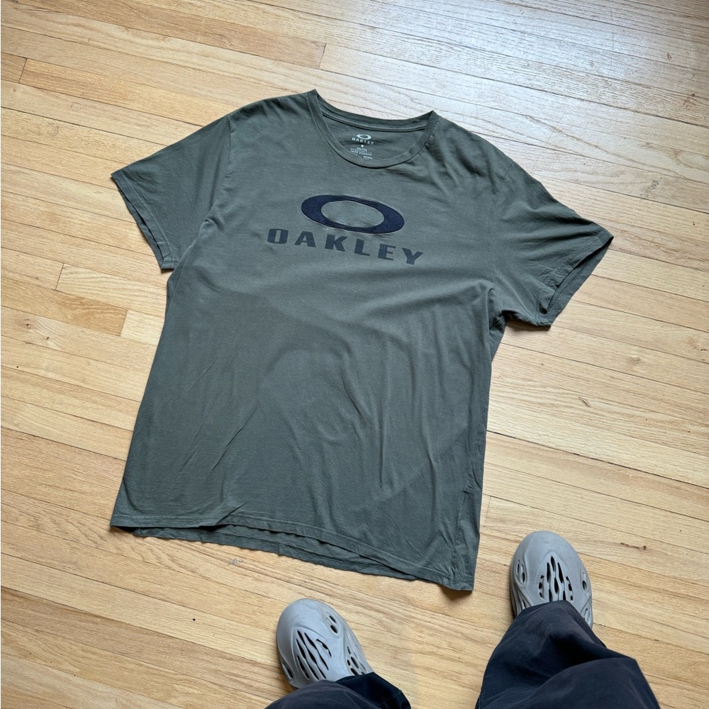 Vintage Oakley T Shirt y2k
Rare Model Big Boy Size